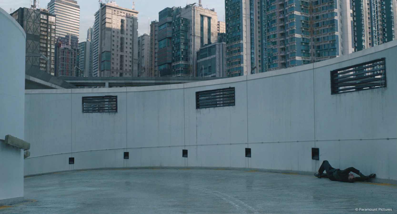 Ghost in the shell skyscraper view with man down shot from Raynault vfx