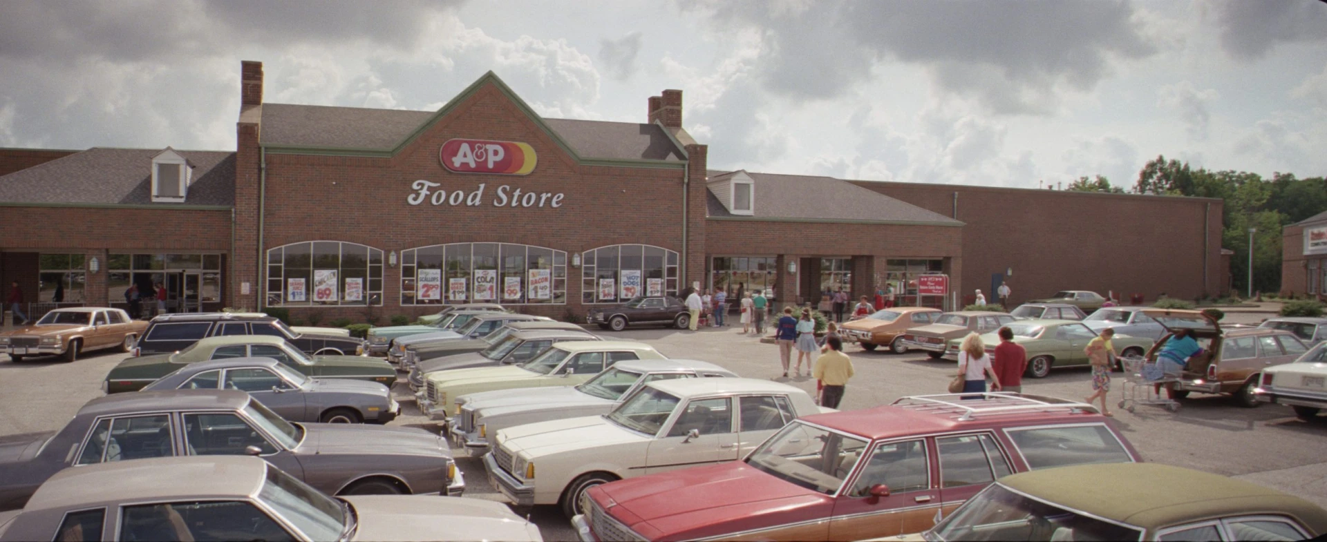 White noise raynault visual effects movie grocery exterior