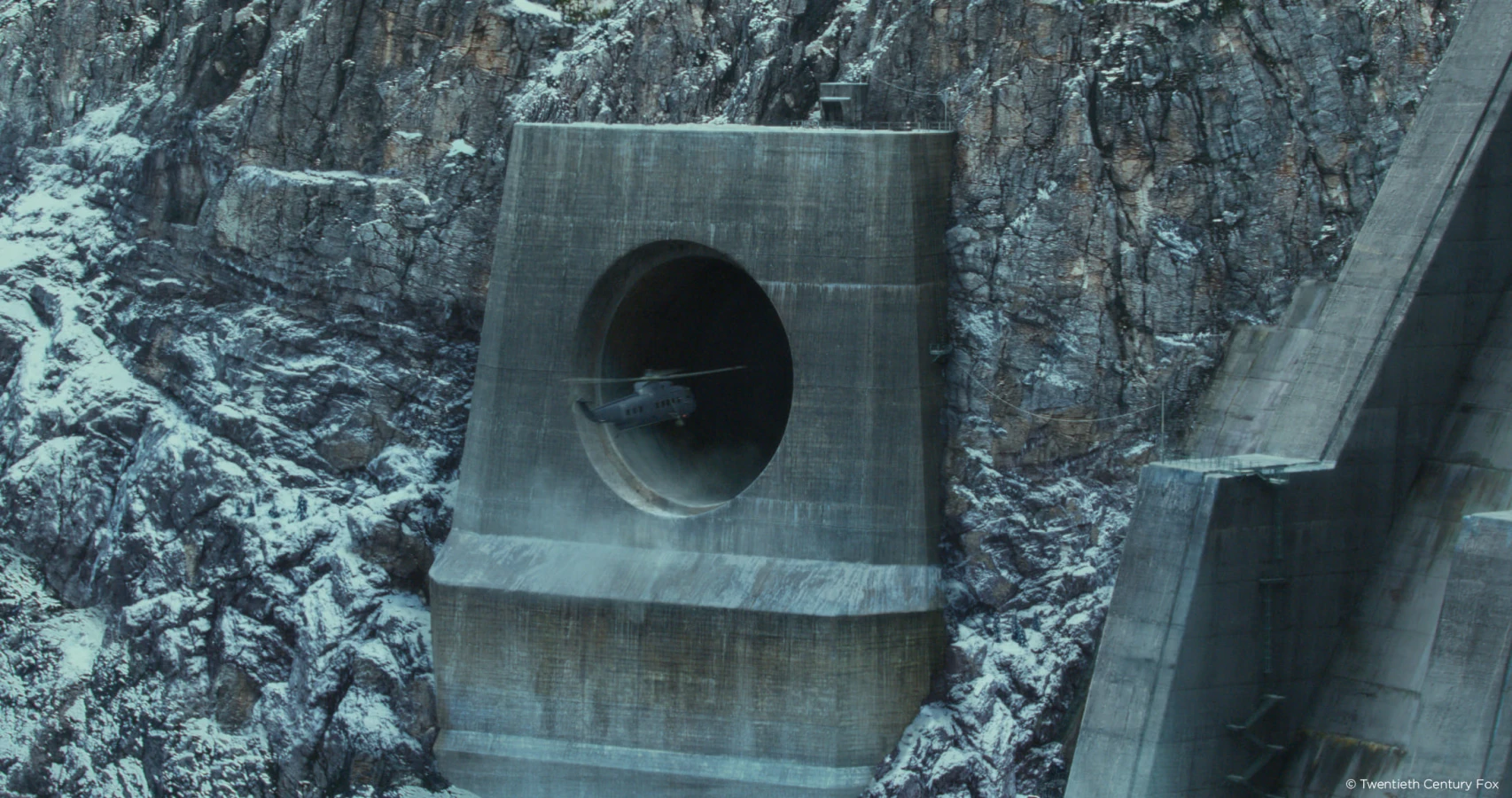 X-Men Apocalypse helicopter going on mountain tunnel Raynault vfx